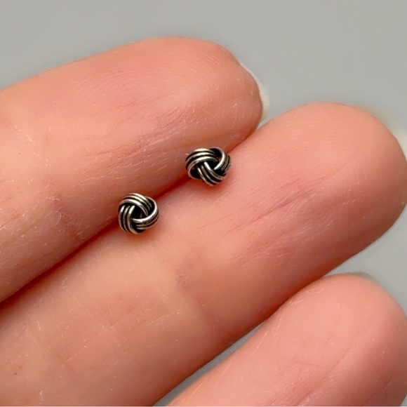 Sterling Silver Knot Ear Stud 3.5mm - Picture 3 of 7